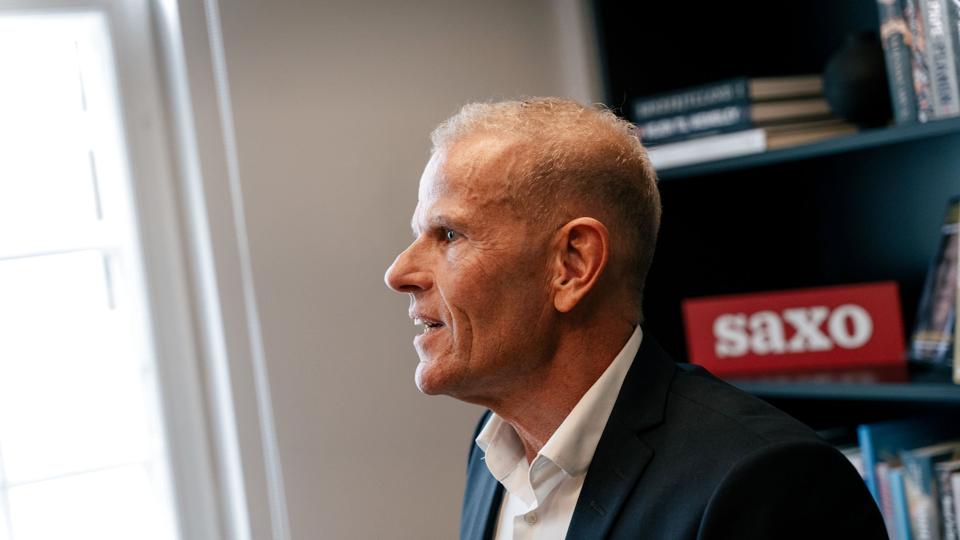 Torsdag signerede den hjemsendte FE-chef Lars Findsen sin nye bog. Flere af mediernes anmeldere er begejstrede for bogen. <i>Emil Helms/Ritzau Scanpix</i>