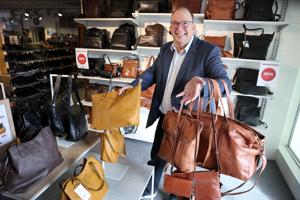 Brønderslev-butik udvider med lædervarer og har fået en ny afdeling med tasker