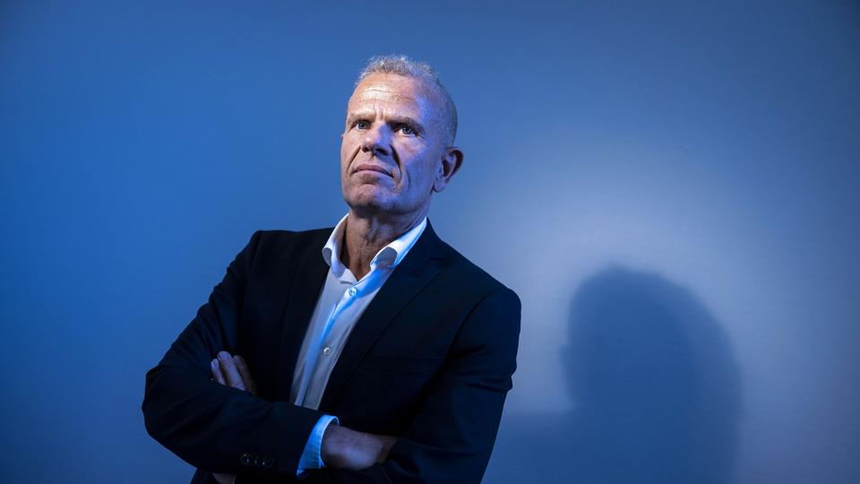 Lars Findsen siger, at bogen "Spionchefen - erindringer fra celle 18" med hård kritik af regeringen ikke er udkommet nu for at spille en rolle i valgkampen. "Den er udkommet nu, fordi den er færdig," siger han. (Foto: Nikolai Linares/Ritzau Scanpix) <i>Nikolai Linares/Ritzau Scanpix</i>