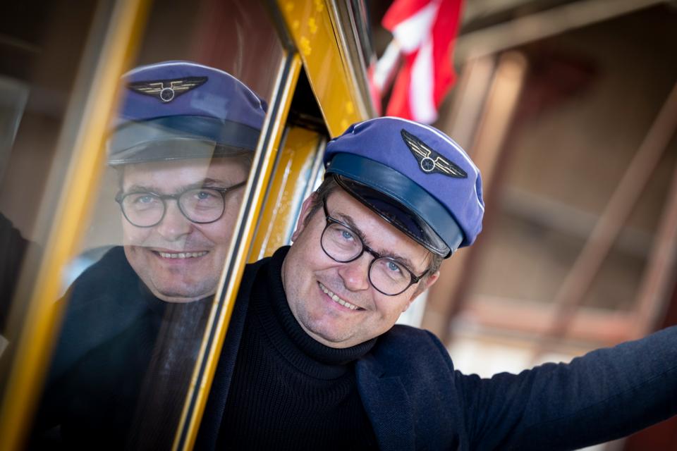 Museumsdirektør Anders Bloksgaard er glad for den nye museumsbus. <i>Foto: Martél Andersen</i>