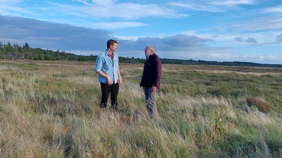 Steffen Helledie (tv) og Bo Fink i klithedelandskabet i Nationalpark Thy. <i>Privatfoto</i>