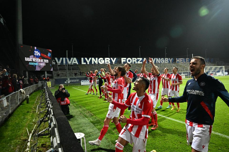 AaB-spillerne kunne juble over tre meget vigtige point i Lyngby. <i>Foto: Philip Davali/Ritzau Scanpix</i>