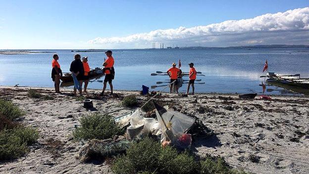 Medlemmer af Frederikshavn Roklub fik lov at gå i land på Græsholm og Kølpen for at samle affald. <i>Privatfoto</i>