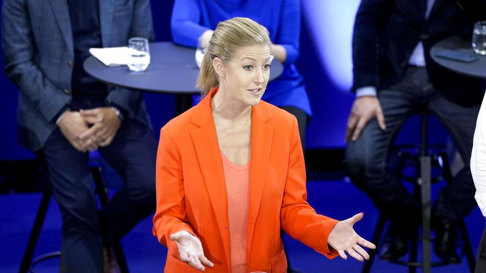 Radikale vil lempe regler, så ældreplejen kan få flere udlændinge i job: - Det her kommer ikke til at lukke en eneste flygtning eller migrant ind i Danmark. Ikke en. Det her handler om mennesker, som opholder sig i Danmark, og som kommer til at blive ved med at opholde sig, og som vi ikke lader bruge de kompetencer, som de har, siger politisk leder Sofie Carsten Nielsen. <i>Frank Cilius/Ritzau Scanpix</i>