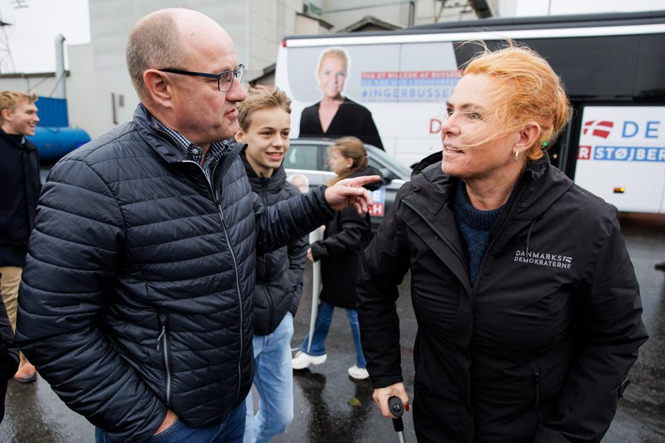Meiner Nørgaard, kommunalbestyrelsesmedlem på Mors, sammen med Inger Støjberg, da hun mandag eftermiddag besøgte Mollerup Mølle. <i>Foto: Bo Lehm</i>