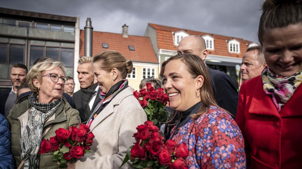 - Jeg er åben over for at diskutere forskellige idéer, men jeg mener ikke, at udenlandsk arbejdskraft er hovedsvaret, siger social- og ældreminister Astrid Krag om De Radikales forslag om lempelse af regler, så man kan skaffe mere udenlandsk arbejdskraft. <i>Mads Claus Rasmussen/Ritzau Scanpix</i>