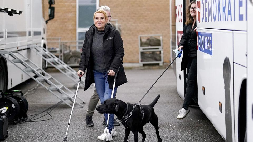 - I og med, at han (Lars Løkke Rasmussen, red.) også ønsker at holde os uden for indflydelse, så giver det lidt sig selv. Han ønsker ikke, at vi er del af noget som helst. Det ville jo svare til, at jeg begyndte at fri til en mand, der ikke vil have mig. Det ser jeg simpelthen ikke noget formål i, siger partileder Inger Støjberg (DD). <i>Frank Cilius/Ritzau Scanpix</i>