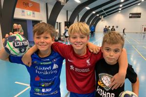 Tre små Mikkel Hansen'er på håndboldskole