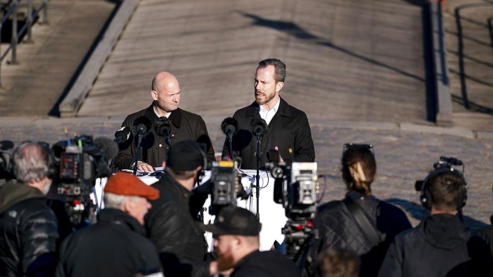 Formand for Venstre Jakob Ellemann-Jensen og formand for De Konservative Søren Pape Poulsen holder pressemøde om FE-sagen. <i>Liselotte Sabroe/Ritzau Scanpix</i>