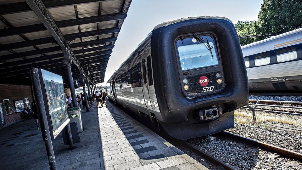 Hvis en gerningsmand har overfaldet et offer på eksempelvis en banegård, skal vedkommende kunne udvises fra kommunen ifølge S-forslag. (Arkivfoto). <i>Henning Bagger/Ritzau Scanpix</i>