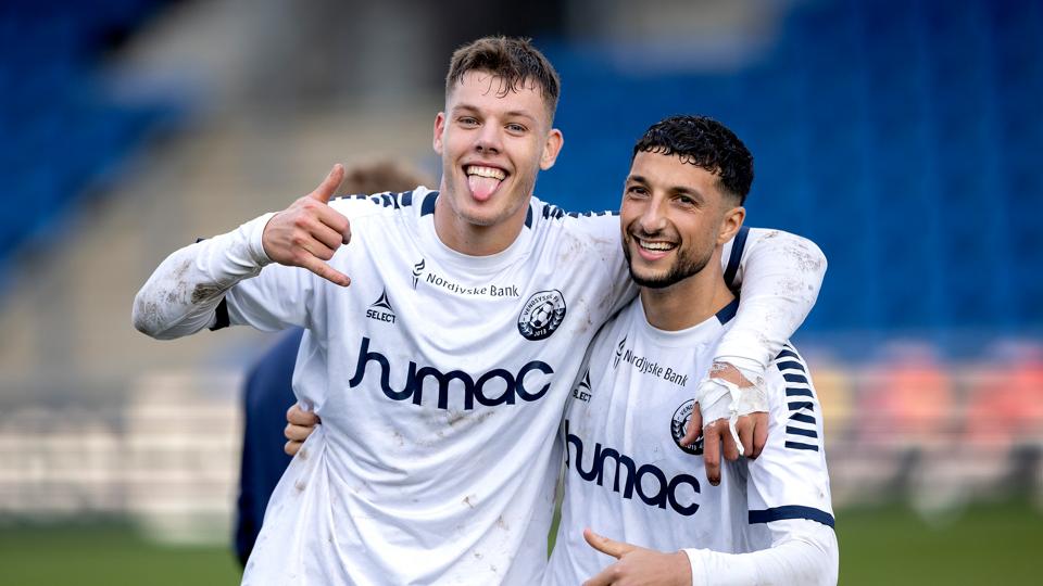 Tobias Anker (tv.) har vist sig som en fantastisk transfer for Vendsyssel FF, der dog er tyndt besat netop på Ankers position i midterforsvaret. <i>Foto: Lars Pauli</i>