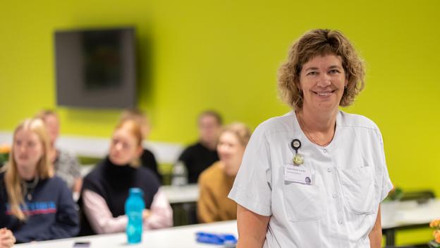 Gitte Meyer Larsen har været med i den arbejdsgruppe, hvor klinikere har arbejdet sammen med UCN om uddannelsens indhold. <i>Foto: Lene Pedersen</i>