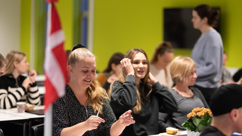 Flagene var fundet frem tidlig mandag morgen på Regionshospital Nordjylland. <i>Foto: Lene Pedersen</i>