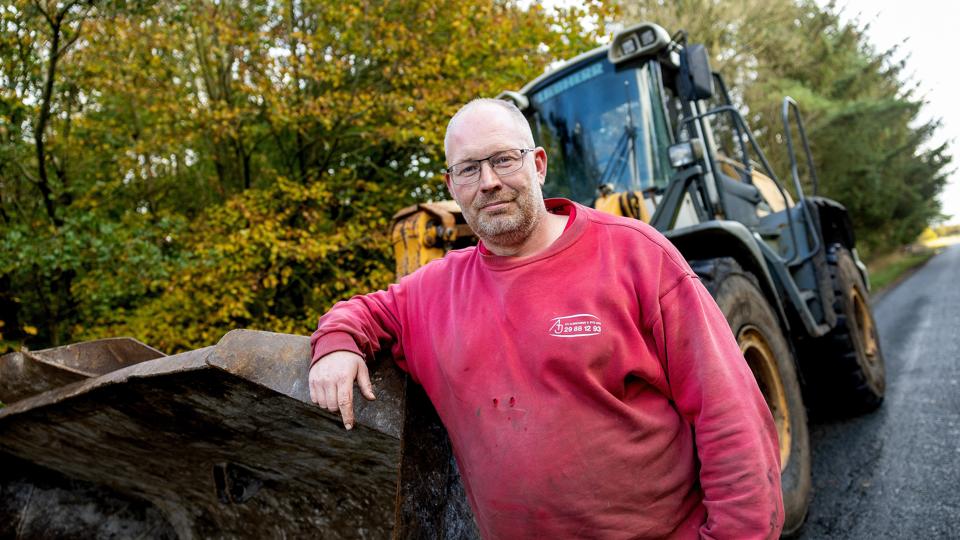 Jens Bach Poulsen - som her står ved den gummiged, der gravede toppen af klitterne i Skagen - vil ikke betale Hans Andersen en krone for det forlig, som rigmanden indgik med Frederikshavn Kommune i klitsagen. <i>Foto: Henrik Bo</i>