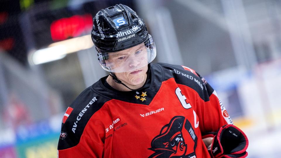 Julian Jakobsen brænder fortsat for ishockey, og dermed håber han på flere gode år i ligaen. <i>Foto: Lars Pauli</i>