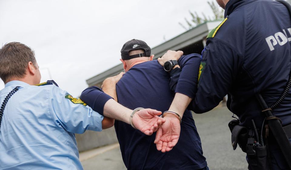 Manden ville ikke følge politiets anvisninger, så han kom med i detentionen, hvorfra han blev løsladt mandag morgen. <i>Arkivfoto: Henrik Bo</i>