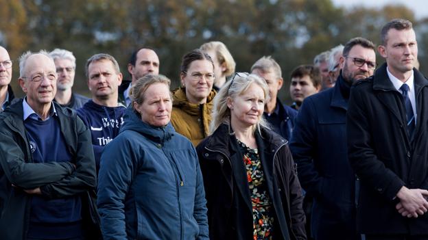 Rejsegildet havde deltagelse af nogle af dem, der skal levere beboerne til de 57 enheder. Fra venstre ses tidligere og nuværende rektor på Morsø Gymnasium, henholdsvis Kurt Sonne Thomsen og Ann Balleby. Mellem dem Lars Nielsen, leder af Sports College Mors. Derefter Gitta Malling, kunstnerisk leder af Limfjordsteatret og til højre Tore Müller, administrator samme sted og formand for udvalget for børn, kultur og turisme og endelig viceborgmester Jesper Balle. <i>Foto: Bo Lehm</i>