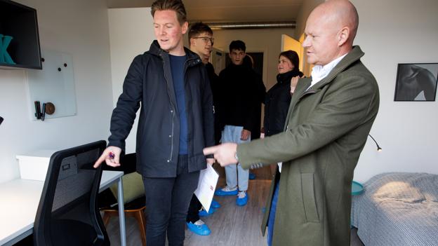 En prøvelejlighed i den af de to blokke, der skal bruges af Sports College Mors, var blevet gjort klar, så deltagerne kunne danne sig et indtryk af det færdige bomiljø.