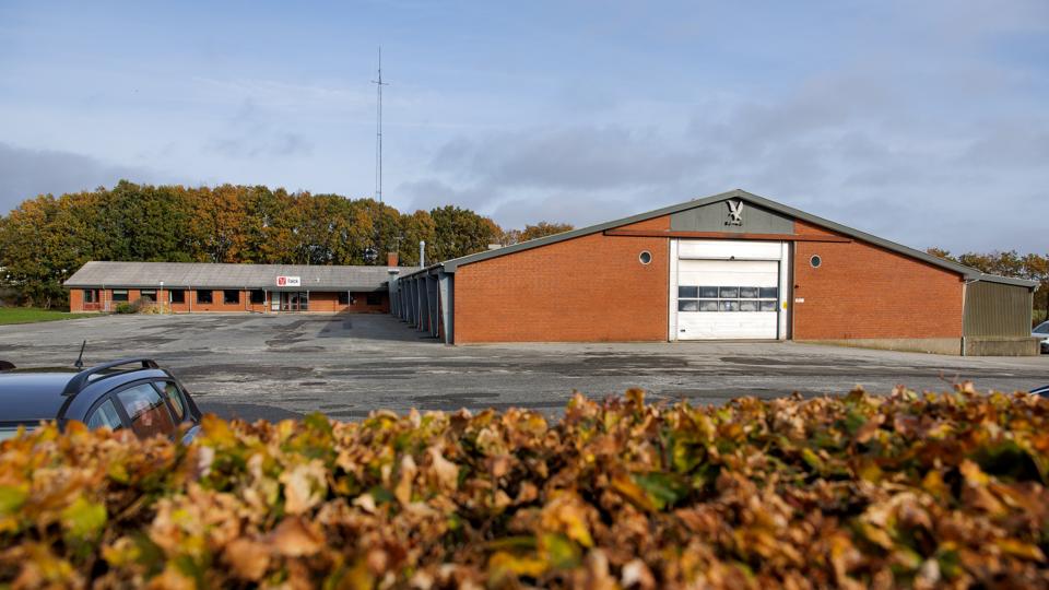 Falcks station på Ringvejen i Nykøbing har mange uudnyttede kvadratmetre, efter at Premed i foråret overtog ambulancedriften og lejede sig ind andetsteds. <i>Foto: Bo Lehm</i>