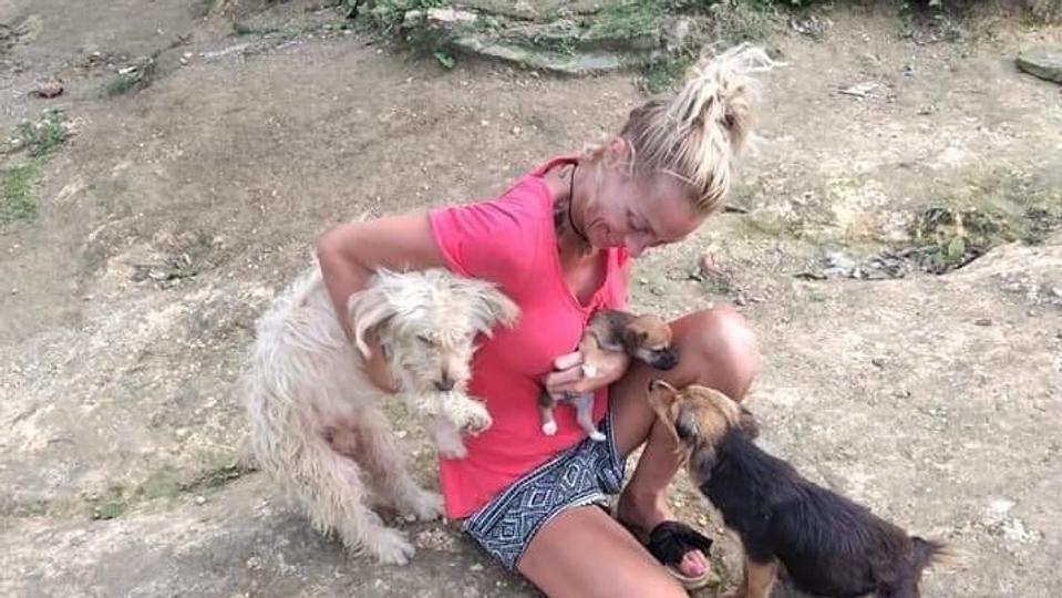 Kristina Ellemand Jensen fra Brønderslev har i de seneste år arbejdet på at hjælpe forsømte hunde i Den Dominikanske Republik. <i>Foto: Kristina Ellemand Jensen</i>