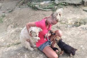 Kristina redder gadehunde i Caribien: - Alt skyldes faktisk en flaske hvidvin