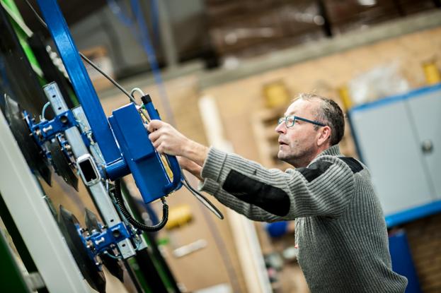 De seneste års stigende ordreindgang skaber travlhed hos Krone Vinduer. I 2022 har virksomheden udvidet med omkring 20 medarbejdere og søger lige nu yderligere fem til ti timelønnede til produktionen. <i>PR-foto</i>