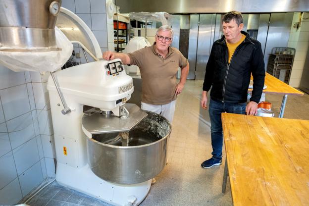 Poul Bjerg og Ove Klovnhøj har arbejdet side om side i 40 år, og har planer om fortsat at mødes til en gåtur eller til en gang rugbrødsbagning.