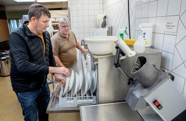 Poul Bjerg og Ove Klovnhøj har siden 1982 arbejdet sammen i Hune Bageri. Nu er det slut, men venskabet består.