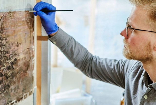 Få en tilstandsvurdering af dit møbel eller maleri af en konserveringsekspert