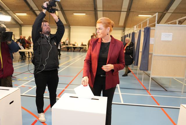 Inger Støjberg fra Danmarksdemokraterne stemmer i Hadsund Hallerne i Hadsund.