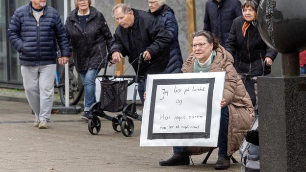 Hanne Christensen havde en fin dialog med en række borgere, da hun satte sig ned foran Arena Nord på valgdagen. <i>Foto: Lars Pauli</i>
