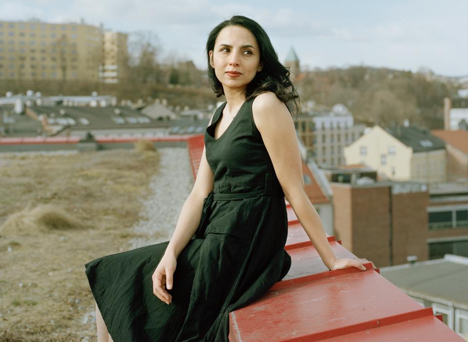 For Fatemeh Ekhtesari blev kampen for frihed også et tab. <i>Foto: Linda Bournane Engelberth/ Aschehoug</i>