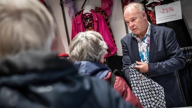 Palle Nikkelsen er rykket fra Bindslev til Sindal med butikken, der har skiftet navn fra Wæhrens til Chiffon. <i>Foto: Martin Damgård</i>