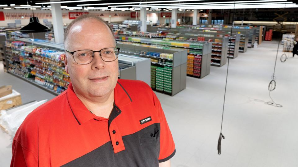 Snart byder købmand Kjeld Gabriel alle velkomne i Løvbjerg Frederikshavn. <i>Foto: Lars Pauli</i>