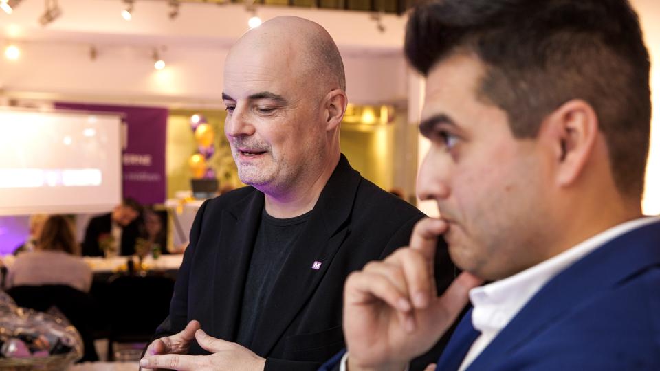 Kristian Klarskov (tv.) nedlægger sit hverv som folketingsmedlem for Moderaterne, efter de seneste dages medieomtale af hans karriere som iværksætter. Mohammad Rona (th.) overtager Klarskovs plads i Folketinget. <i>Arkivfoto: Torben Hansen</i>