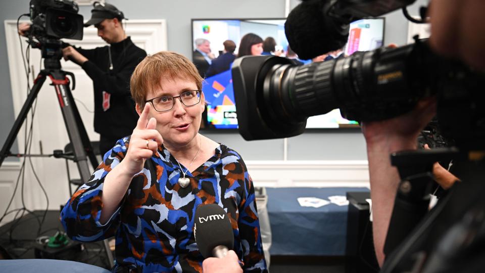 - Jeg må nok sige, at nu begynder det at se rigtig svært ud. Der skal vist et mirakel til, siger KD-formand Marianne Karlsmose. <i>Philip Davali/Ritzau Scanpix</i>