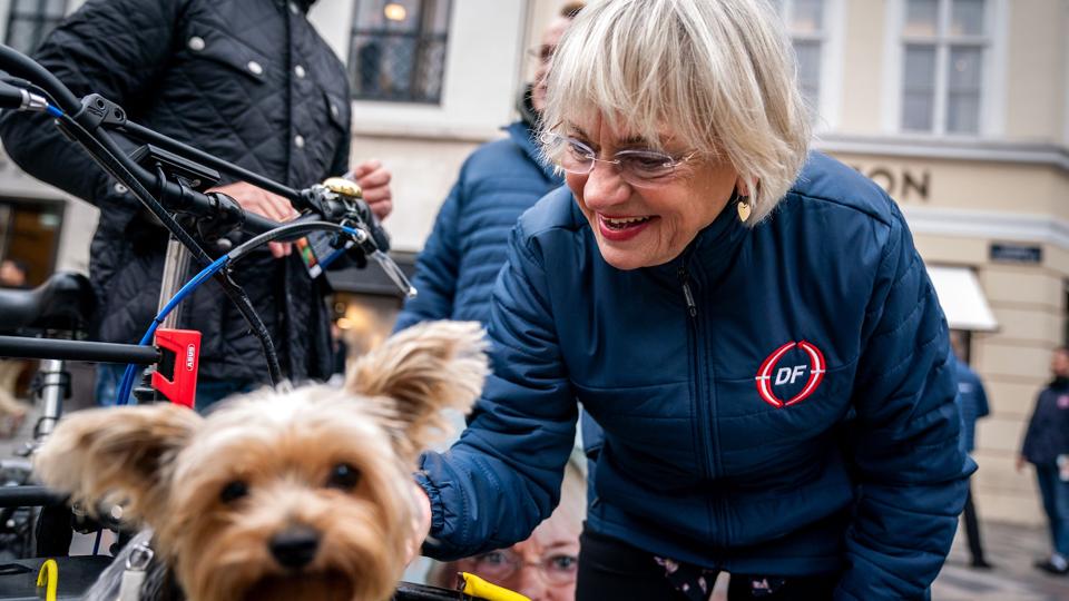 - Jeg er meget glad for efter denne turbulente periode, at vi er over spærregrænsen, siger DF-formand Pia Kjærsgaard. <i>Ida Marie Odgaard/Ritzau Scanpix</i>