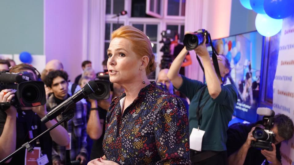 - Jeg er selv rimelig overrasket over det, siger Inger Støjberg, da hun taler til partiet på Christiansborg, siger Inger Støjberg om udsigt til 15 mandater. <i>Liselotte Sabroe/Ritzau Scanpix</i>
