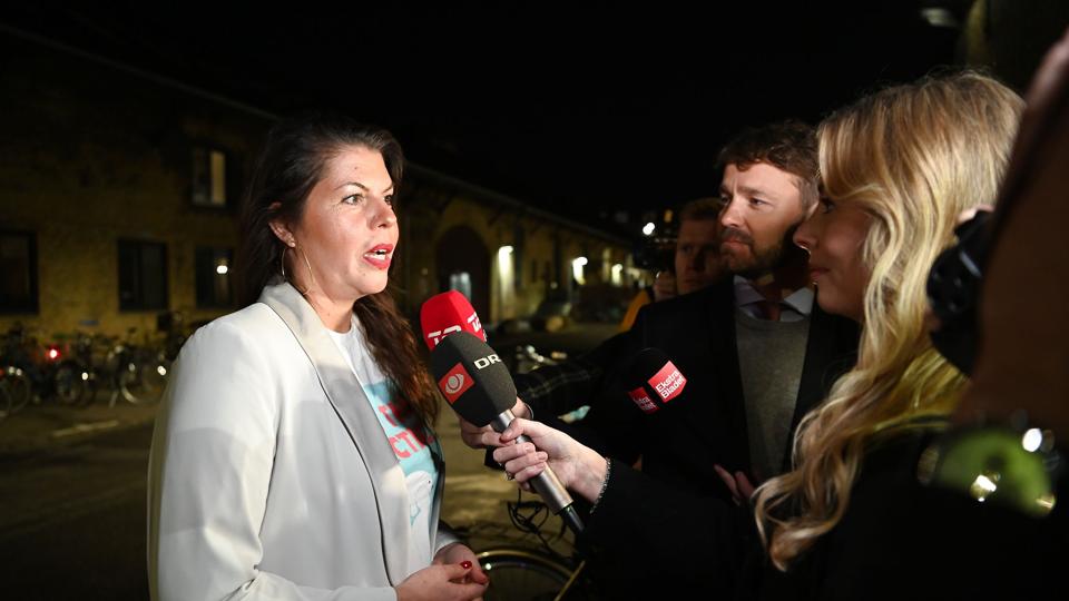 Franciska Rosenkilde ankommer til valgaftenen hos Alternativet i Kødbyen i København. <i>Thomas Sjørup/Ritzau Scanpix</i>