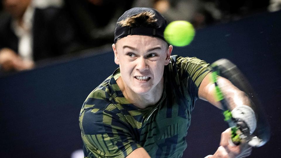 Holger Rune var nede med tre matchbolde mod Stan Wawrinka, men vandt alligevel i Paris. <i>Gabriel Monnet/Ritzau Scanpix</i>