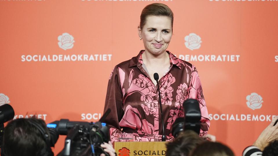 - Jeg er så umådeligt glad og stolt. Socialdemokratiet har fået det bedste valg i mere end 20 år, siger Mette Frederiksen i sin tale ved partiets valgfest på Christiansborg. <i>Martin Sylvest/Ritzau Scanpix</i>