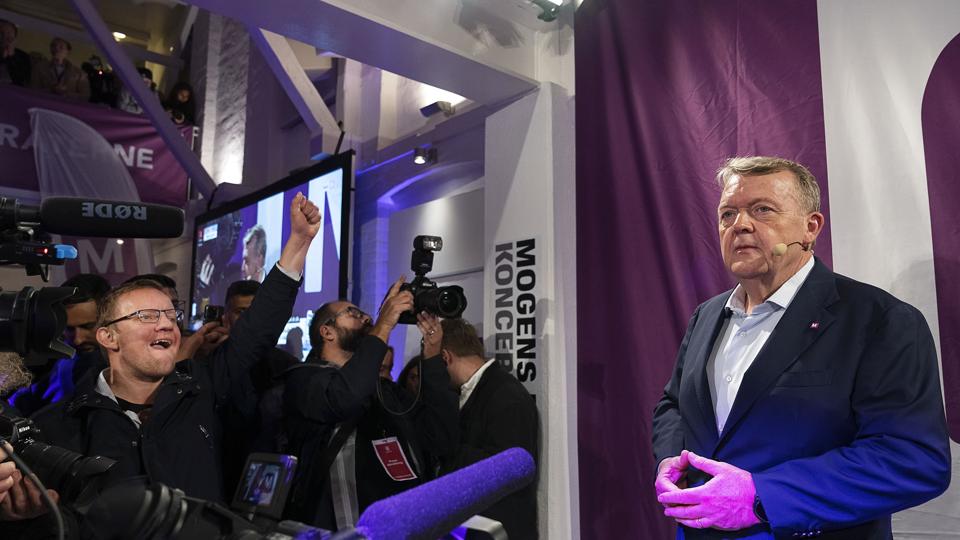 Lars Løkke Rasmussen, politisk leder for Moderaterne, kan glæde sig over at brage ind i Folketinget, men han får ikke den afgørende rolle, som han først stod til. <i>Claus Bech/Ritzau Scanpix</i>