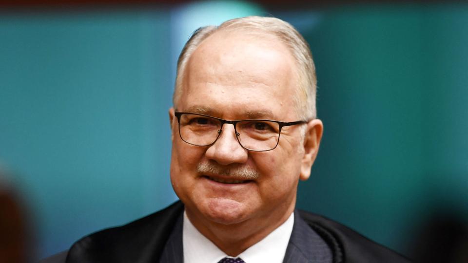 Den brasilianske højesteretsdommer Luiz Edson Fachin siger, at den afgående præsident, Jair Bolsonaro, har tilkendegivet, at han vil overdrage magten efter valgnederlag."Det er forbi. Lad os se fremad", hedder det i udtalelsen, som Bolsonaro har fremsat til højesteretsdommeren. <i>Evaristo Sa/Ritzau Scanpix</i>