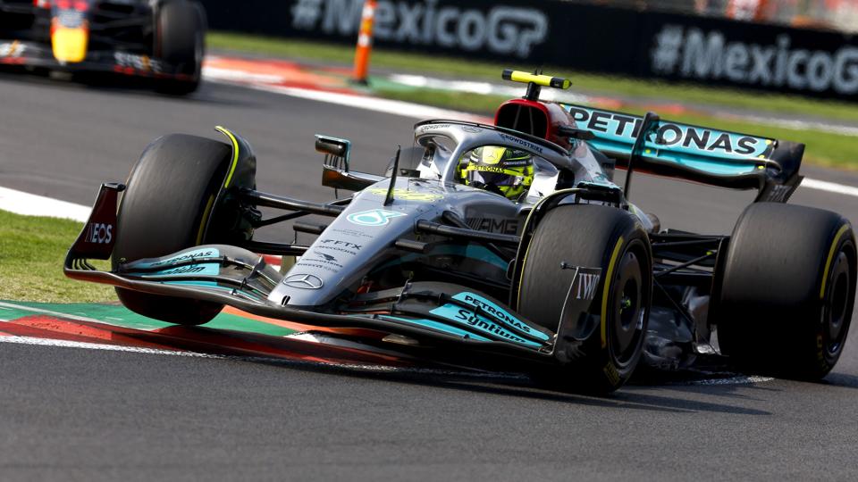Frederik Vesti skal køre Lewis Hamiltons bil, som er på billedet her. <i>Hoch Zwei/Ritzau Scanpix</i>