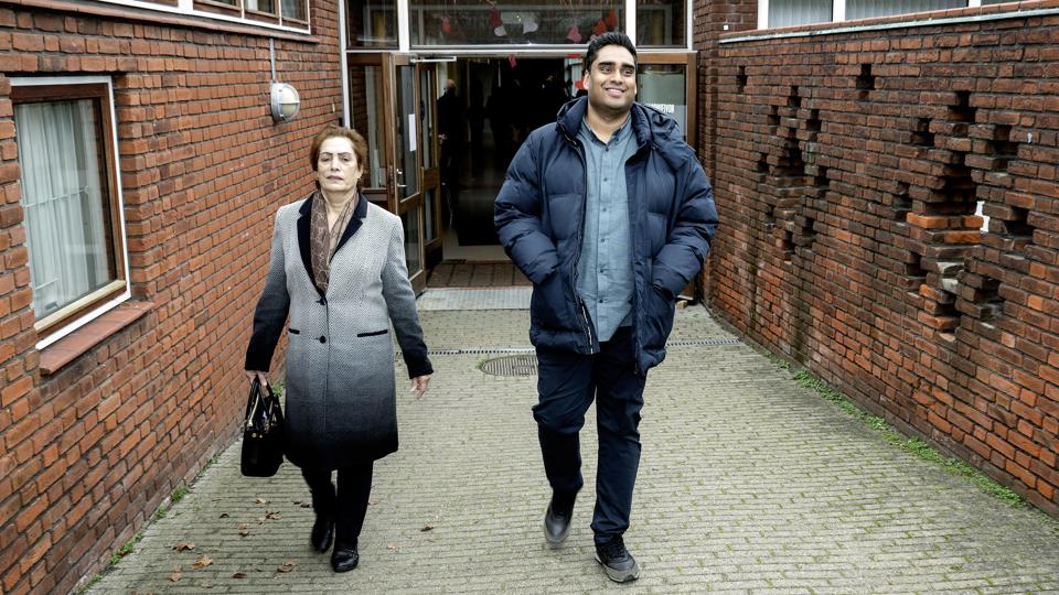 Sikandar Siddique afgav tirsdag sin stemme på Mørkhøj Skole i Københavns Omegns Storkreds. Han var selv opstillet i Københavns Storkreds, hvor han på et valgsted opnåede over en fjerdedel af stemmerne. <i>Nils Meilvang/Ritzau Scanpix</i>