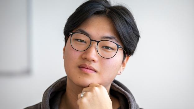 - Jeg kan meget bedre lidt engelsk end tysk, og tror, at andre sprog end engelsk kommer til at uddø, siger Niclas Christensen, der går i 1.g på Hjørring Gymnasium. Dermed er han på linje med mange af sine studiekammerater, der i stigende grad fravælger bl.a. tysk som fremmedsprog. <i>Foto: Martél Andersen</i>