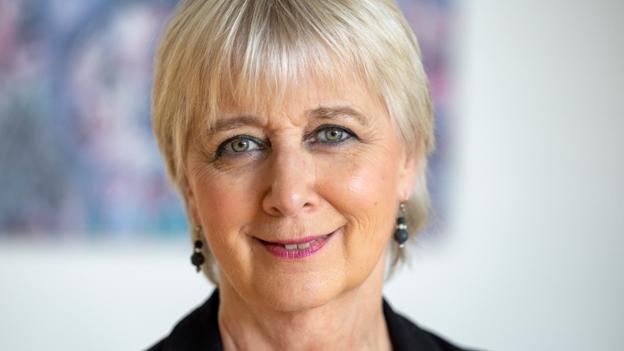 Rektor på Hjørring Gymnasium, Elsebeth Austin, har flere forklaringer på, hvorfor det står sløjt til med sprogfagene i Danmark. - Vi har i 20 år talt sprogfagene ned til fordel for de naturfaglige fag. Og så er de unge blevet vant til engelsk på de sociale medier ... men det er et klemt og unuanceret engelsk og det er de ikke bevidste om, siger hun. <i>Foto: Martél Andersen</i>