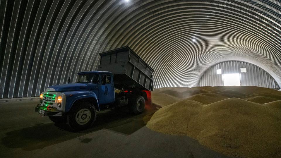 Rusland har fornyet sin deltagelse i en international kornaftale, som gør det muligt for Ukraine at eksportere korn fra dets havne og videre til den øvrige verden. <i>Stringer/Reuters</i>