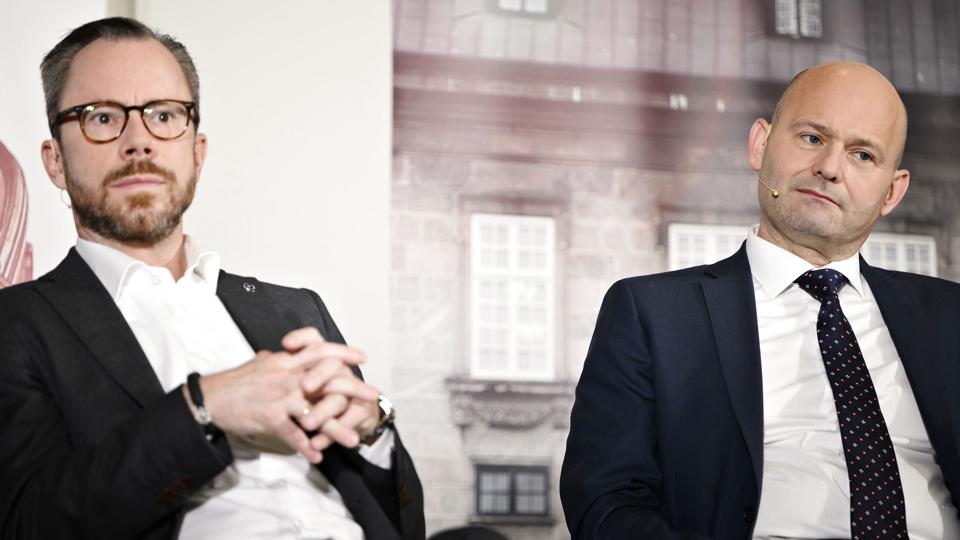 Jakob Ellemann-Jensen (V) og Søren Pape Poulsen (K) står begge svagt efter dårlige valg, mener politisk kommentator Hans Engell. Det er et skidt udgangspunkt for at indgå i et regeringssamarbejde, siger han. (Arkivfoto). <i>Philip Davali/Ritzau Scanpix</i>
