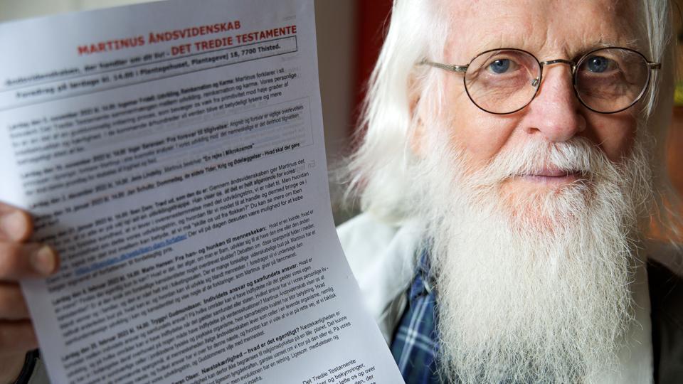 Per Pedersen har gennem flere år arrangeret foredrag om Martinus' lære - men i løbet af de seneste par år oplever han, at plakaterne på Plantagehuset bliver pillet ned. Per Pedersen tøver ikke med at kalde det censur, selvom kommunen trækker i land. <i>Foto: Bo Lehm</i>